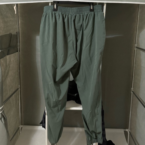 Green Old Navy Stretch Tech Joggers - Picture 6 of 7